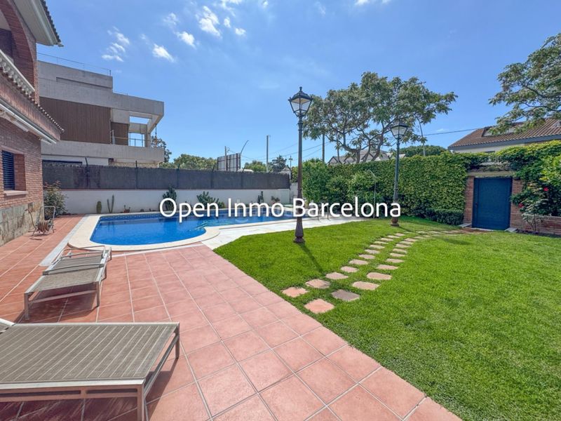 Foto 50254d7f-9873-403b-a0d9-680580e0759d. Casa amb calefacció aparcament piscina a Lluminetes Castelldefels