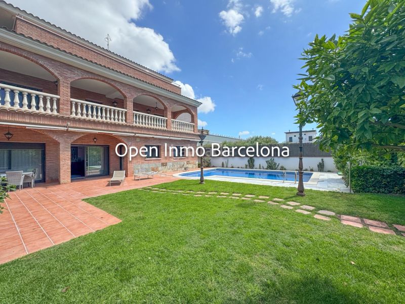 Foto 5140f65f-a824-4d5b-855b-86107eadea15. Casa amb calefacció aparcament piscina a Lluminetes Castelldefels