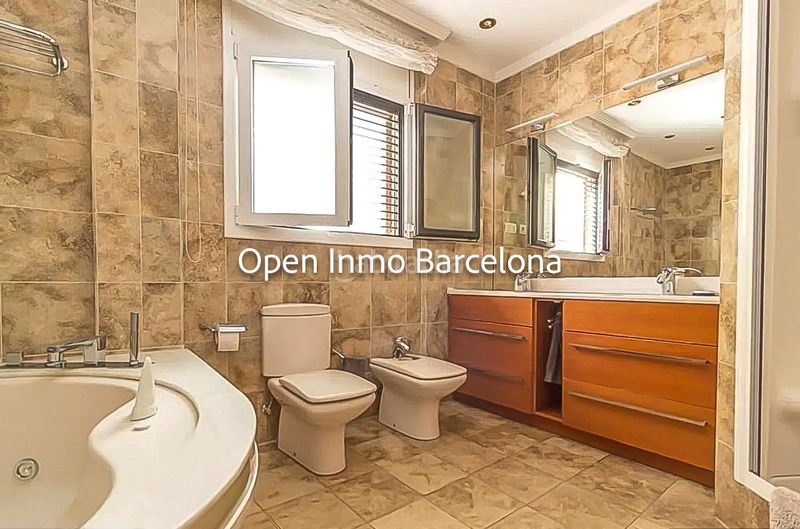 Foto 76615f27-fa8e-4ad5-8ea3-04b743928891. Casa amb calefacció aparcament piscina a Lluminetes Castelldefels