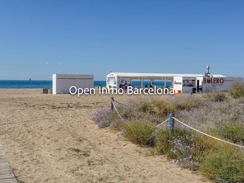 Foto 7a917728-fc55-437c-b2bd-6912e706b63a. Casa amb calefacció aparcament piscina a Lluminetes Castelldefels
