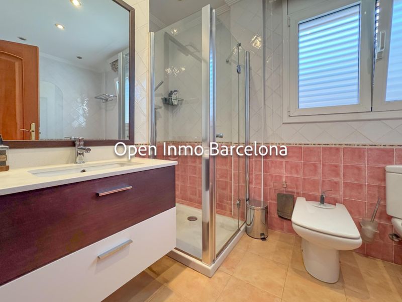 Foto 80f35b87-99cb-4f64-86ee-5587f1fdd1ca. Casa amb calefacció aparcament piscina a Lluminetes Castelldefels