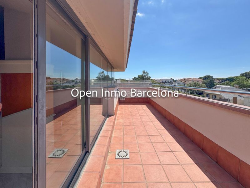 Foto aa023b6b-355c-4a1e-9b06-b05d01354c5a. Casa amb calefacció aparcament piscina a Lluminetes Castelldefels