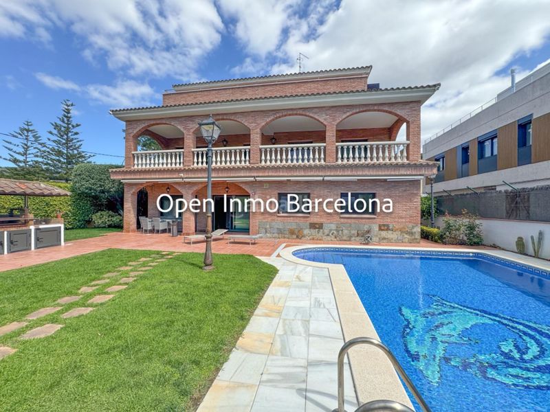 Foto bdc83382-37e0-457b-acdc-fbcca5caa368. Casa amb calefacció aparcament piscina a Lluminetes Castelldefels