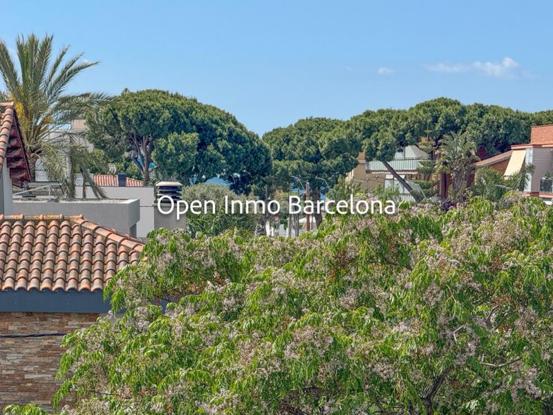 Foto cd0ed230-41db-4157-acd3-cf044bb176aa. Casa amb calefacció aparcament piscina a Lluminetes Castelldefels