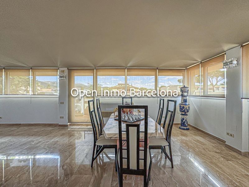 Foto f07430f2-7446-4d02-a937-fcd2d46bb186. Casa amb calefacció aparcament piscina a Lluminetes Castelldefels