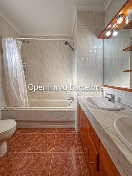 Foto b14ae36d-d635-455d-8a33-aa942fdd1930. Casa amb aparcament a Centre Sant Pere de Ribes