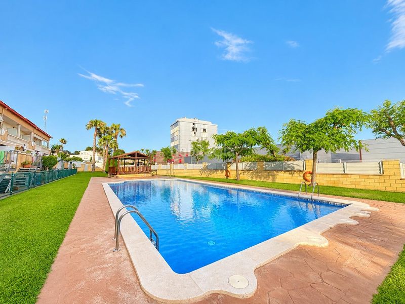 Foto 8e2136ff-42be-4912-831f-c027d48e254e. Casa amb calefacció aparcament piscina a Cunit residencial Cunit