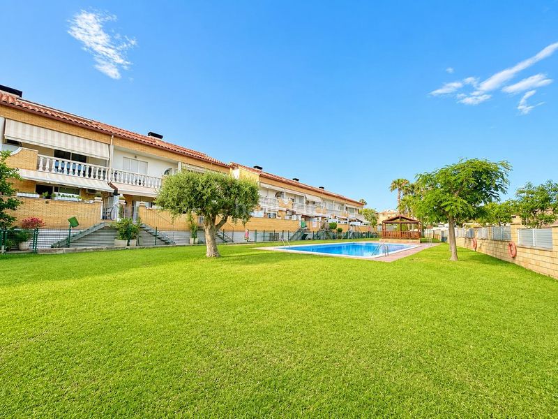 Foto a0d01bf9-e40f-4f2f-98e9-0a935844fcc6. Casa amb calefacció aparcament piscina a Cunit residencial Cunit