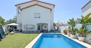 Casa in Centre. Casa a 4 vientos esquinera con piscina. muy luminosa