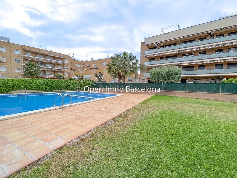 Foto 4ca542e4-2a32-4dc0-900b-467e3180f702. Duplex con riscaldamento parcheggio piscina in prat de Cunit Cunit