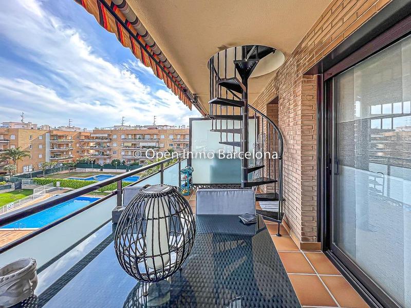 Foto f12b2712-8be5-40b1-89ee-3f4cc4efeb41. Duplex con riscaldamento parcheggio piscina in prat de Cunit Cunit