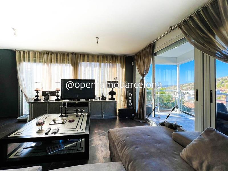 Foto 2a0829ab-9ac2-4e53-a889-d59bd39375c3. Chalet precioso chalet con vistas despejadas en zona montgavina en Sitges