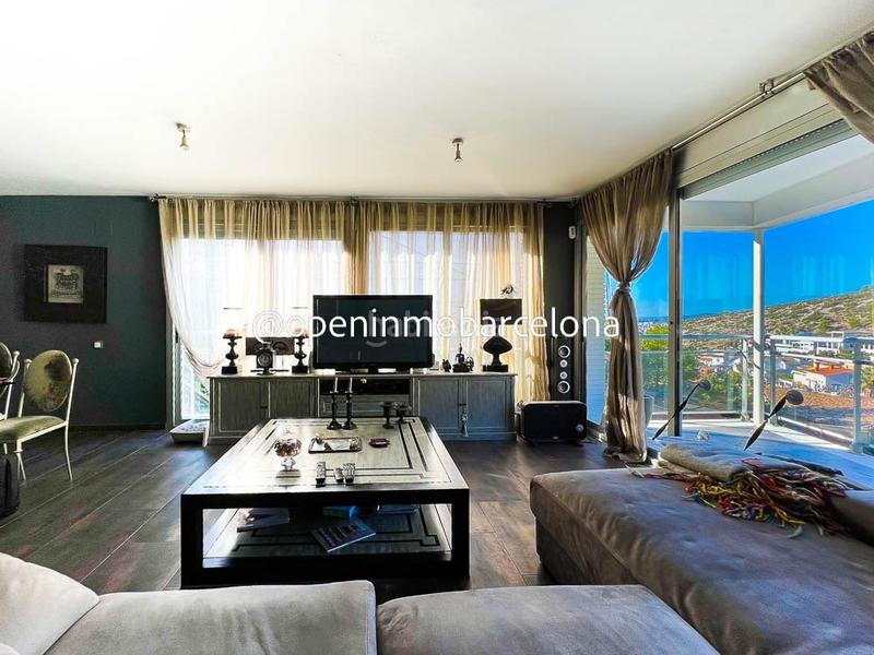 Foto 7ffc3c32-a165-4de1-b19c-ebfe9d78057e. Chalet precioso chalet con vistas despejadas en zona montgavina en Sitges