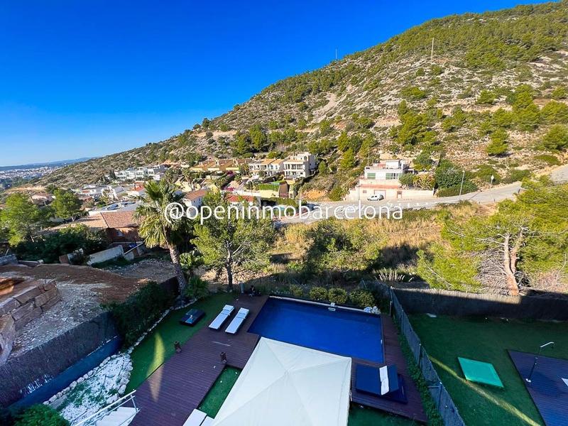 Foto 805eddc6-ea88-4c68-b1c5-40bddfece333. Chalet precioso chalet con vistas despejadas en zona montgavina en Sitges