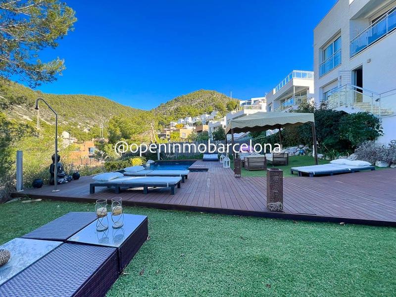 Foto adf1204c-22c7-4088-bbf8-96a97f23804c. Chalet precioso chalet con vistas despejadas en zona montgavina en Sitges
