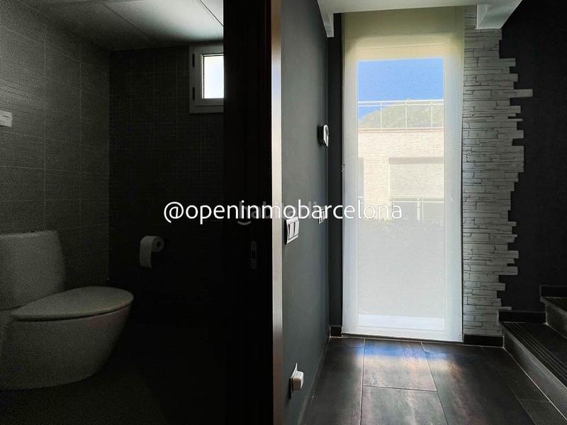 Foto e5cf8e1c-0c9f-4f21-9f0f-f369dbb76ddf. Chalet precioso chalet con vistas despejadas en zona montgavina en Sitges