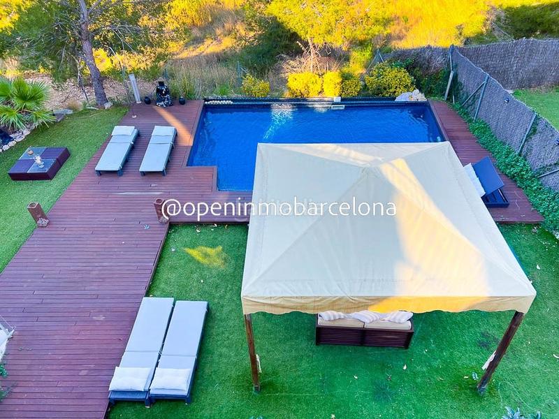 Foto eb5c90b9-5ec2-4698-a663-c3a7ad5f7961. Chalet precioso chalet con vistas despejadas en zona montgavina en Sitges
