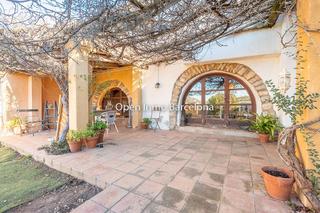 Masia a Olivella. Preciosa masia en el parque del garraf a la venta