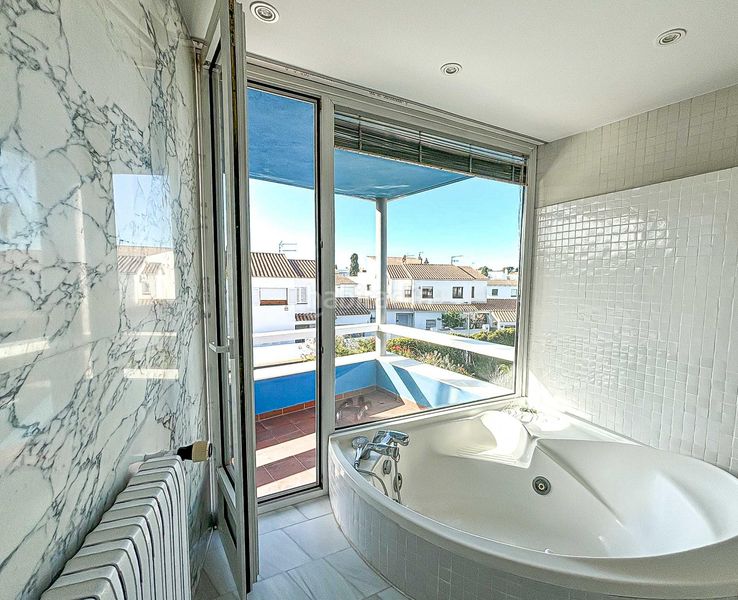 Foto 5017aa0d-d419-4507-be43-a8a9b2188d88. Casa amb aparcament a Centre Sant Pere de Ribes