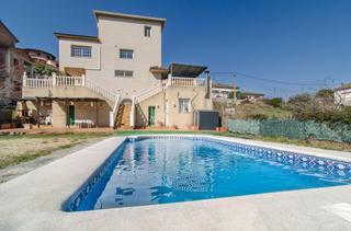 Maison à Canyelles. Casa familiar con piscina en venta.canyelles pueblo.