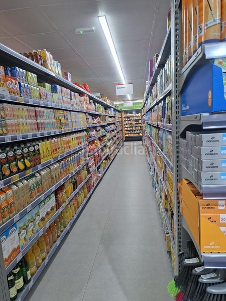 Foto b9a7c27f-ddbc-43e2-a50e-55f2b7aac878. Local comercial a Centre Cornellà de Llobregat