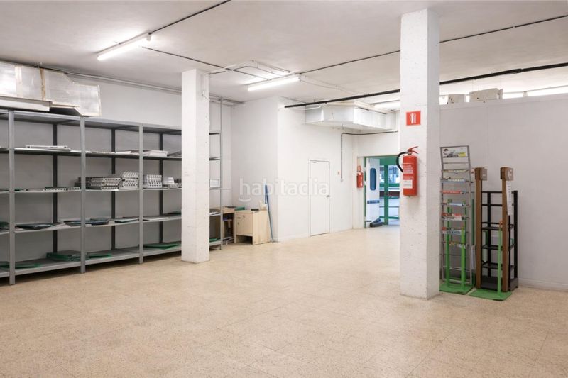 Foto ff89e8ba-a944-49ee-88e9-14f972c63f46. Local comercial a Centre Cornellà de Llobregat