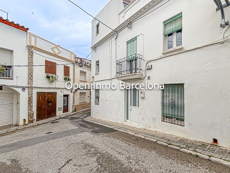 Foto 0d614a5f-3a60-4666-8f3b-5b3d1c057f93. Casa amb aparcament a el castell de Cubelles Cubelles