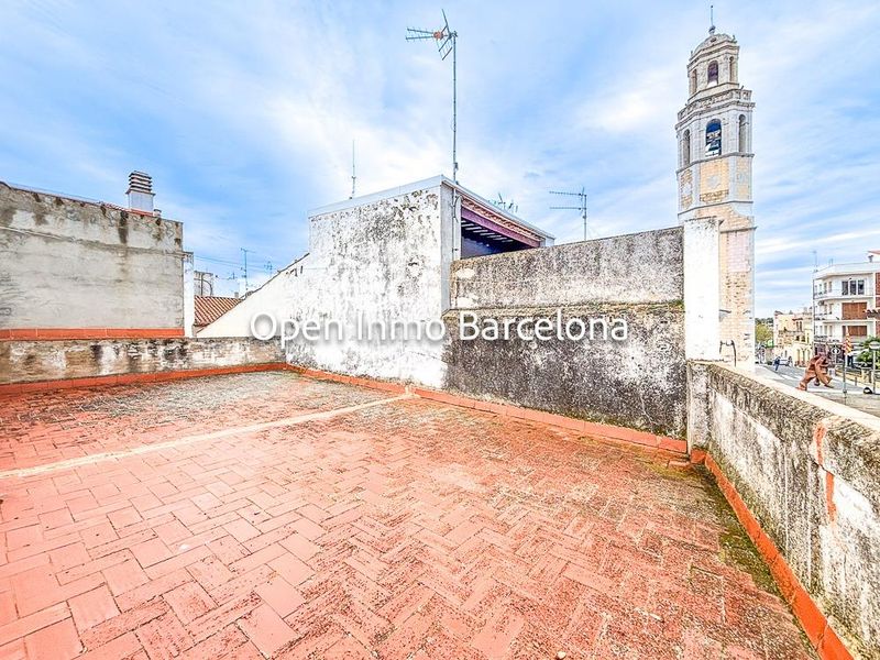 Foto 54b5df5b-130c-4568-a407-43d78d593fee. Casa amb aparcament a el castell de Cubelles Cubelles