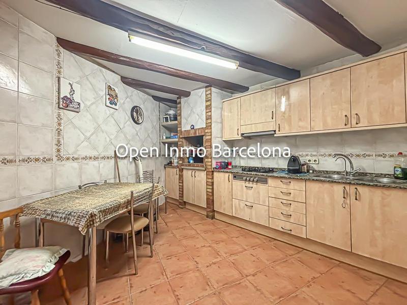Foto b504a299-679c-4816-9838-2262ecafd4f1. Casa  con garaje en el casco antiguo en el castell de Cubelles Cubelles