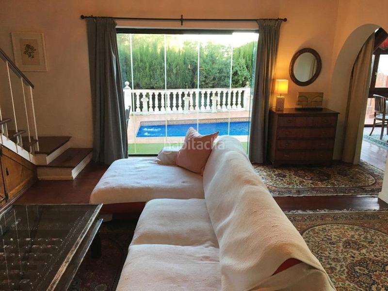 Foto d0d04315-8a45-4ecd-b6f9-eca50a00c8f1. Casa amb calefacció piscina a Cabopino - Artola Marbella