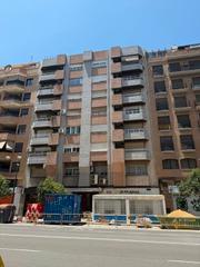 Apartament a Carrer de sant vicent màrtir 222. Descubre este encantador piso situado a escasos metros de la est