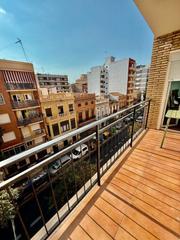 Lloguer Pis  Carrer de la reina 106. Precioso piso en el cabañyal, valencia.