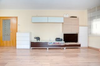 Flat in Sant Joan Baptista. Luz, balcón y parking en finca moderna piso exterior listo para