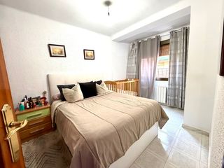 Pis  Calle moli. Amplio piso de 3 habitaciones y 1 baño junto al metro l5 en espl