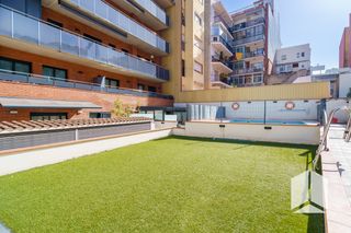 Etagenwohnung  Carrer de pompeu fabra. La casa agency presenta!espectacular vivienda moderna en el cora