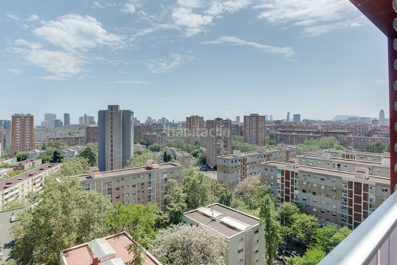 Foto f7616336-d05b-4141-b47a-cc2a05ca2c4a. Dúplex amb calefacció a La Verneda - La Pau Barcelona