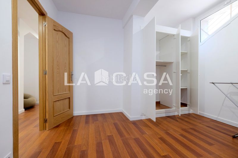 Foto f5417f8e-f510-4a45-ad31-6deaed6f9a36. Dúplex amb calefacció a La Teixonera Barcelona