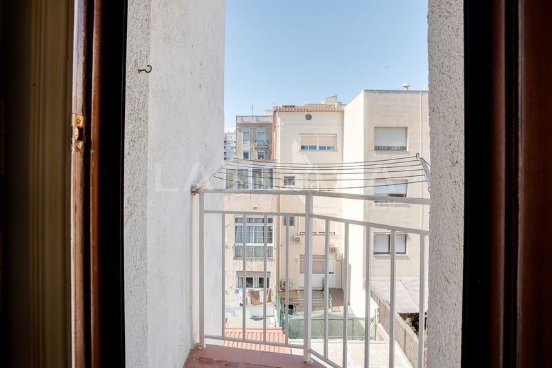 Foto adeb8c63-aa7a-4798-802c-bab1a248ebca. Àtic a Sants Barcelona