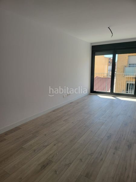 Foto ce2ba6eb-cf07-42c2-8931-eeca81615a09. Pis amb calefacció aparcament piscina a El Remei Badalona