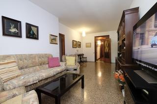 Piso en La Verneda - La Pau. Piso de cuatro habitaciones y dos baos!!!