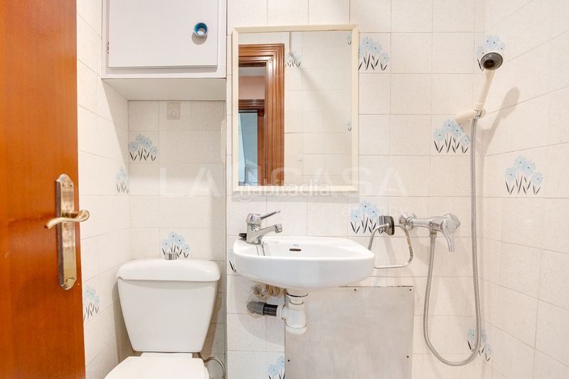 Foto adad1a27-5d10-4bd8-b51b-565bef7be4f8. Dúplex amb calefacció a La Verneda - La Pau Barcelona