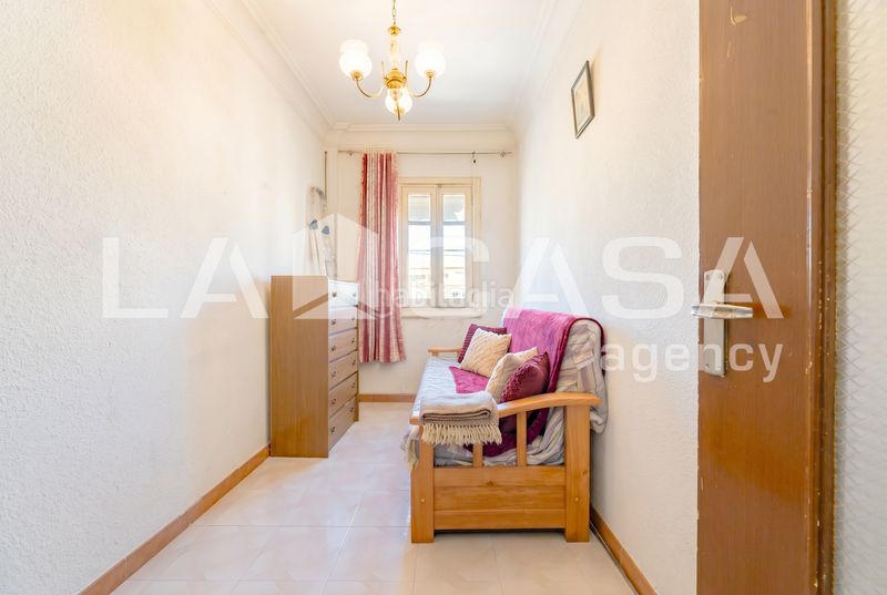 Foto f01df4df-4b3d-4495-ae03-b498918284b0. Pis a Trinitat Valencia
