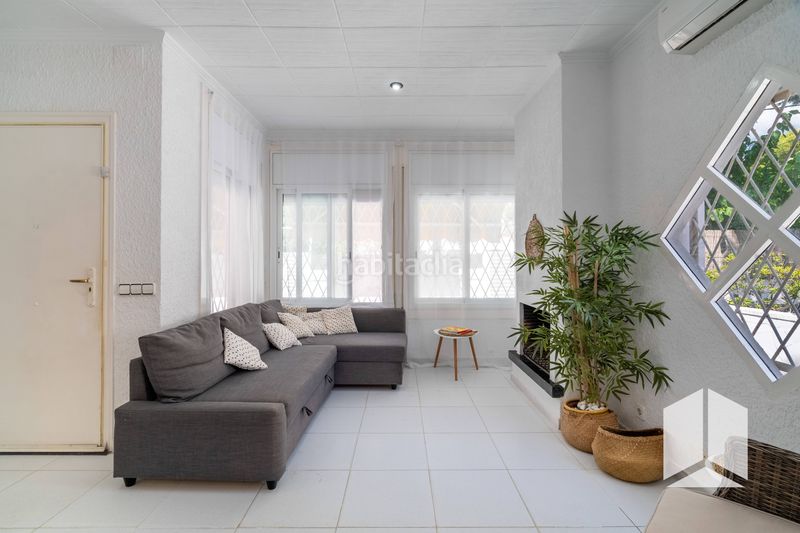 Foto 6a6ea9d5-0fd1-48e5-a36e-fb0e16976ca2. Casa amb aparcament a Lluminetes Castelldefels