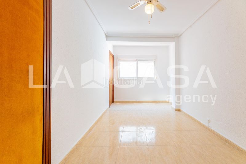 Foto 7f7b8c9a-7420-4db3-a7e4-c0e5b96bc8d1. Pis a Ciutat Jardí Valencia