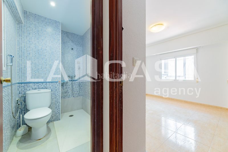 Foto d16894f3-7b64-444e-9dab-ee9fe5d4ac41. Pis a Ciutat Jardí Valencia