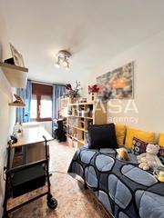 Appartement  Avinguda cardenal vidal i barraquer. Piso reformado con balcón en finca renovada  espacioso y listo p