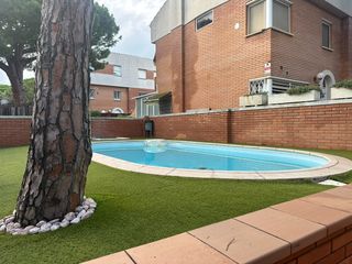 Casa a schiera  Calle cubelles. La casa agency presenta  casa adosada en gavà mar