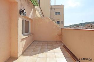 Penthouse  Avinguda del paral·lel. Ático reformado con terraza privada  y vistas despejadas a montj