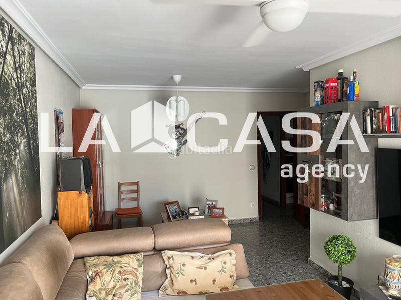 Foto 805793d4-c46b-4c0d-9f4b-fd154308b936. Piso  en planta baja con patio privado y excelente ubicación junto a la plaza de valme! en Dos Hermanas