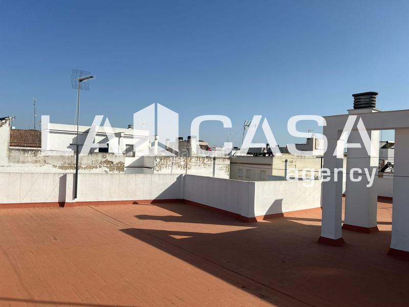 Foto 85a86e16-4d14-4214-83df-d23ae1c982ce. Piso  en planta baja con patio privado y excelente ubicación junto a la plaza de valme! en Dos Hermanas